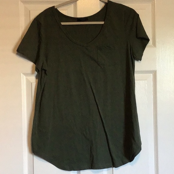 Set of 4 Short Sleeve Shirts - Picture 6 of 13